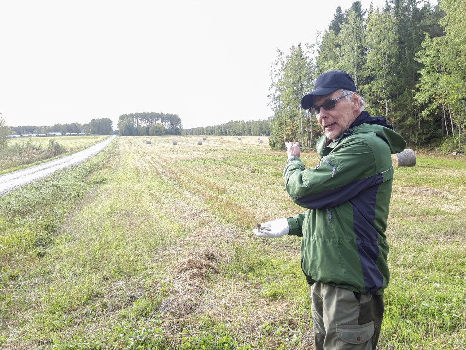 Tore Stenmark seisoo pellolla.