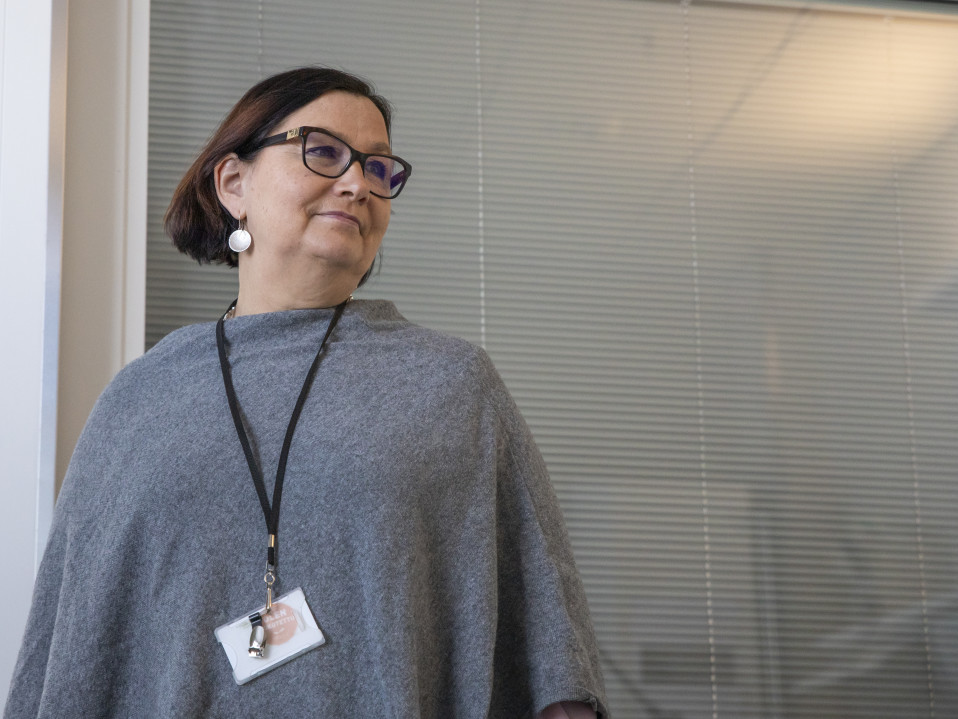 Etelä-Karjalan keskussairaalan vuodeosaston palvelupällikkö Kirsi Tapiola-Huomo.