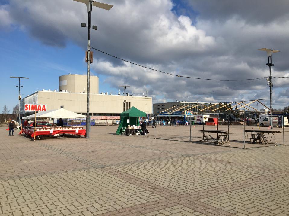Oulun tori vappuna 2020.