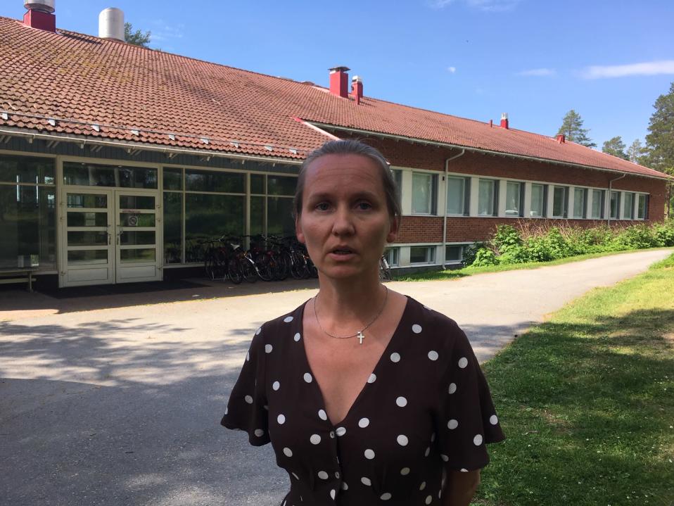 Kuvassa on Lieksan Märäjälahden vastaanottokeskuksen johtaja Tiina Ihalainen.