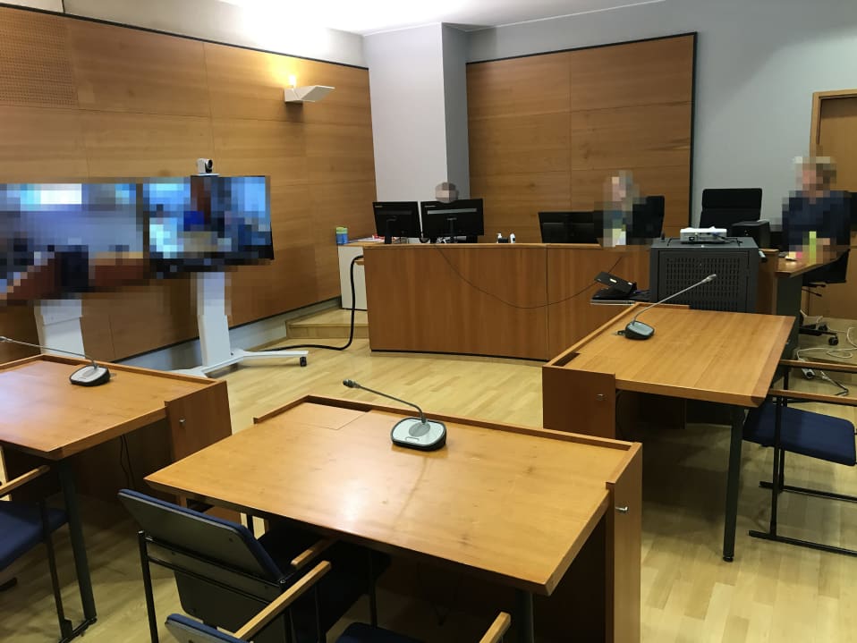 Oikeuden istunto alkamassa