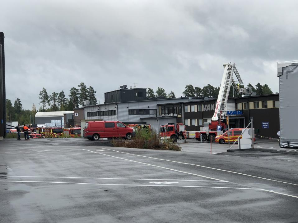 VAK Oy:n tuotantolaitoksen kattorakenteissa syttyi tulipalo 28.7.2021