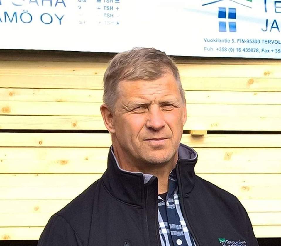 Tervolan Saha ja Höyläämö Oy:n toimitusjohtaja Juha Kokkonen lähikuvassa.