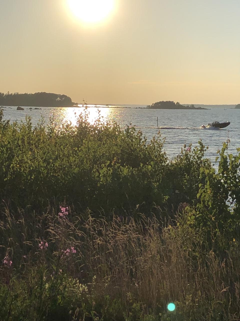 Ilta-aurinko merellä