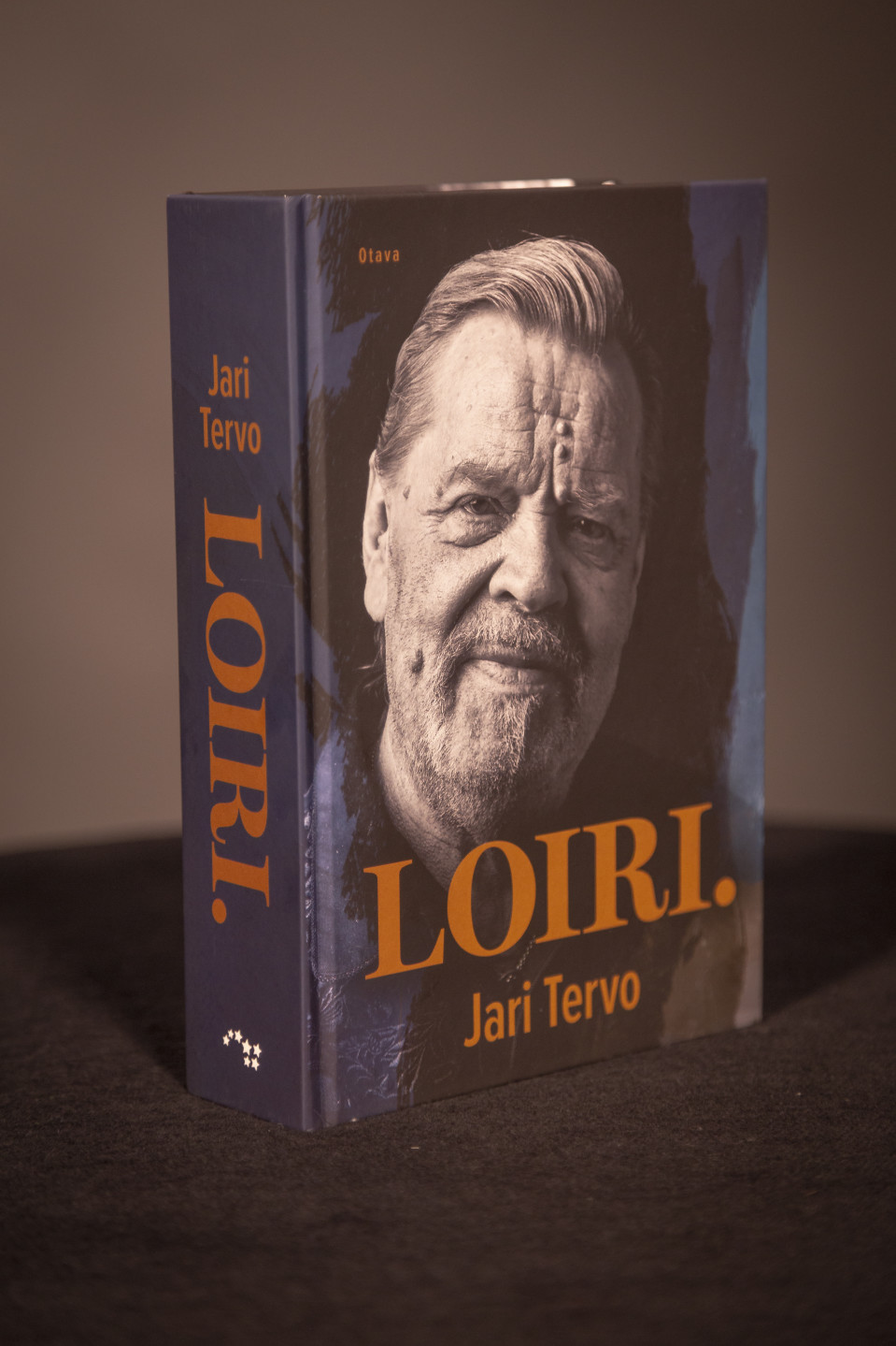 Jari Tervon kirja Loiri.