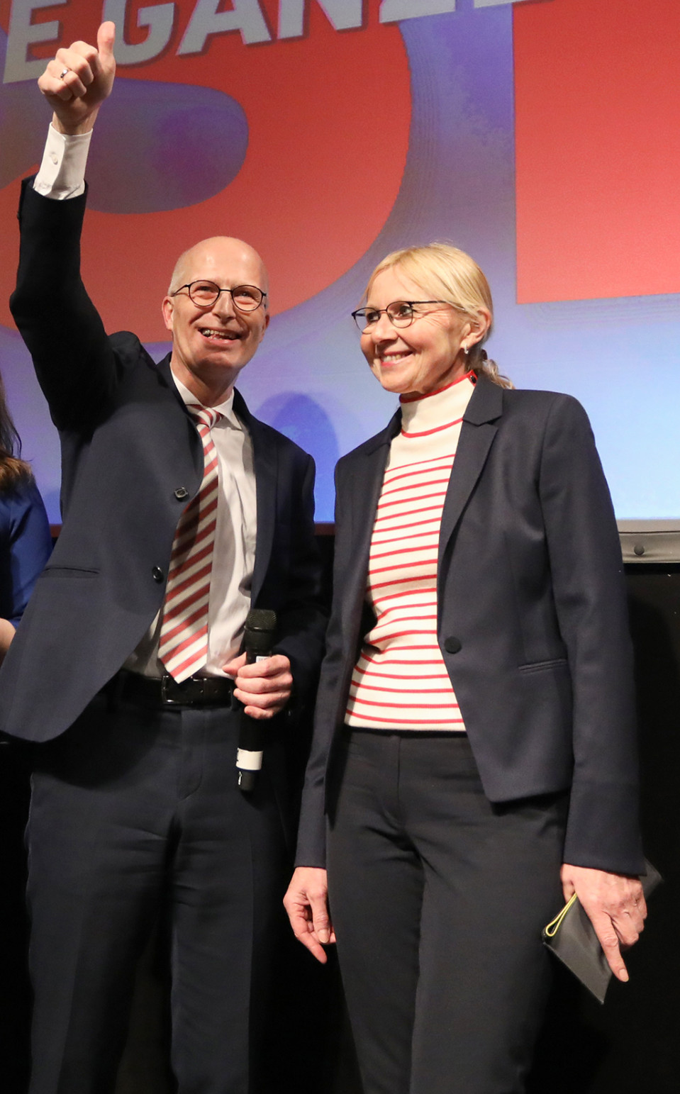 Peter Tschentscher vaimonsa Eva-Marian kanssa.