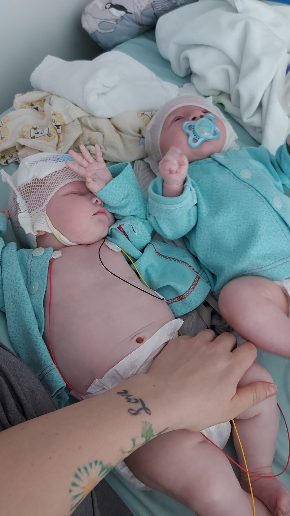 Teija Kauton kaksoset joutuivat noron takia sairaalahoitoon.