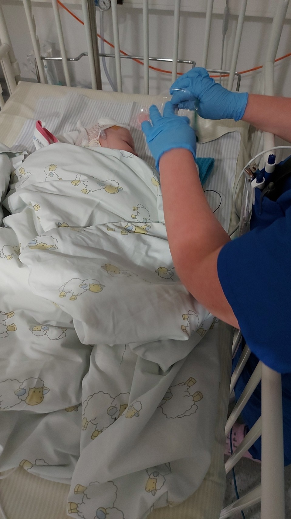 Teija Kauton kaksoset joutuivat noron takia sairaalahoitoon.