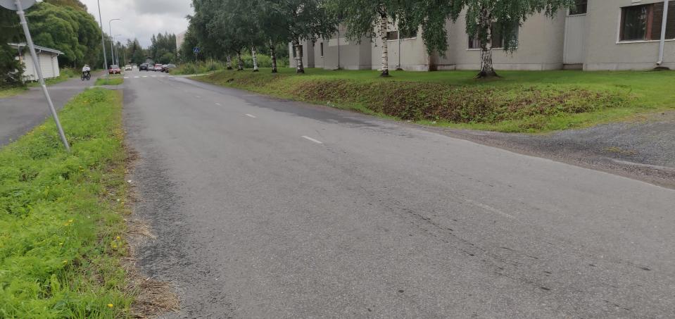 Rajavartiolaitoksen käytössä ollut vuokra-auto oli parkkeerattu kadun varteen Tornion Aarnintiellä.