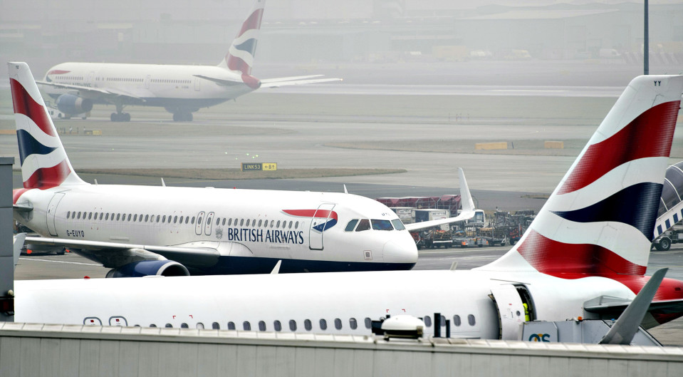 Lentokoneita Heathrow'n lentokentällä.