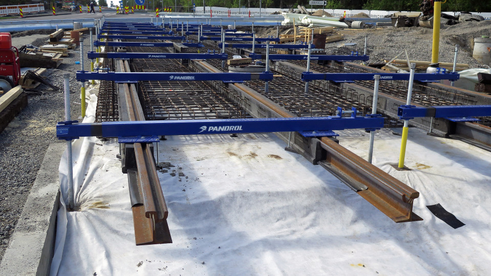 Tampereen raitiotien ensimmäiset kiskot Hervannassa