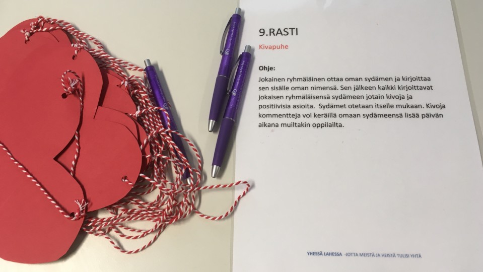 Koululaisten tekemä kivapuhetehtävä
