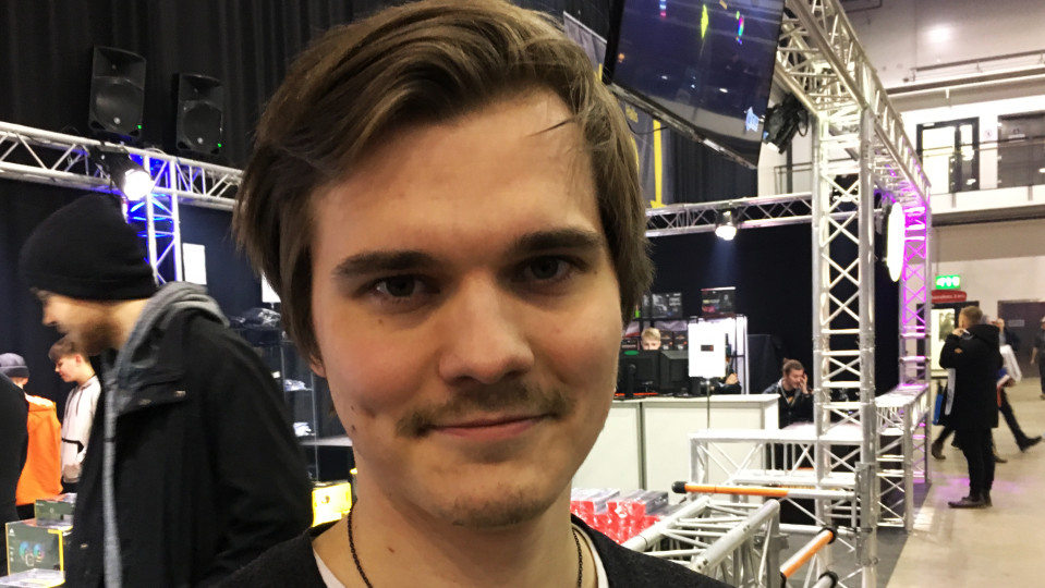 Nuori mies Jonne Soukola lantrek-tapahtumassa Tampereella