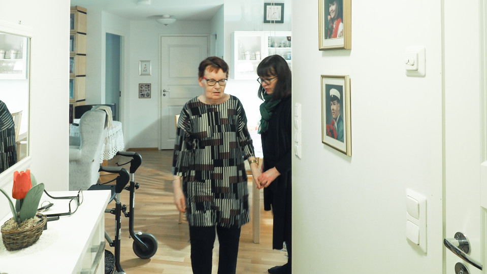vanha pariskunta Erkki ja Helena Pesonen, tytär Anna-Katri Pesonen