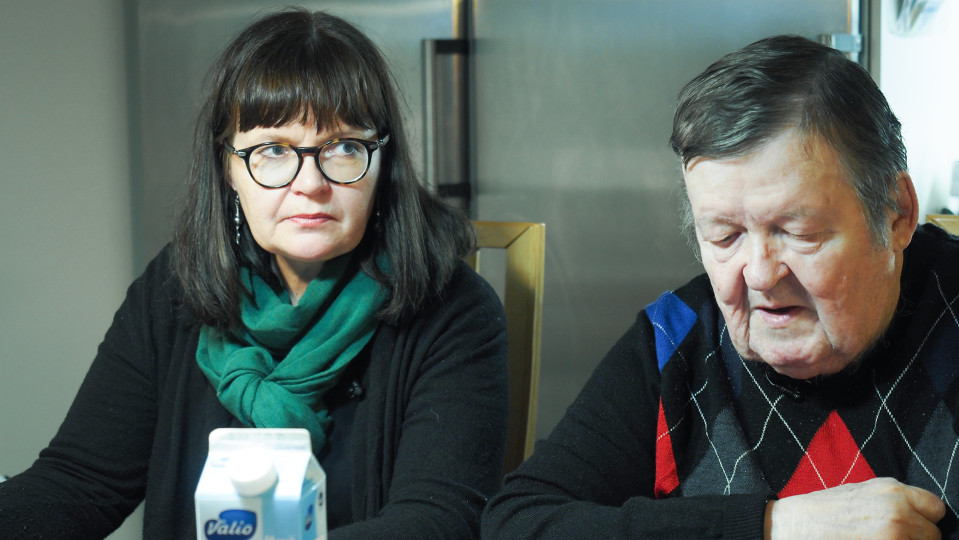 vanha pariskunta Erkki ja Helena Pesonen, tytär Anna-Katri Pesonen