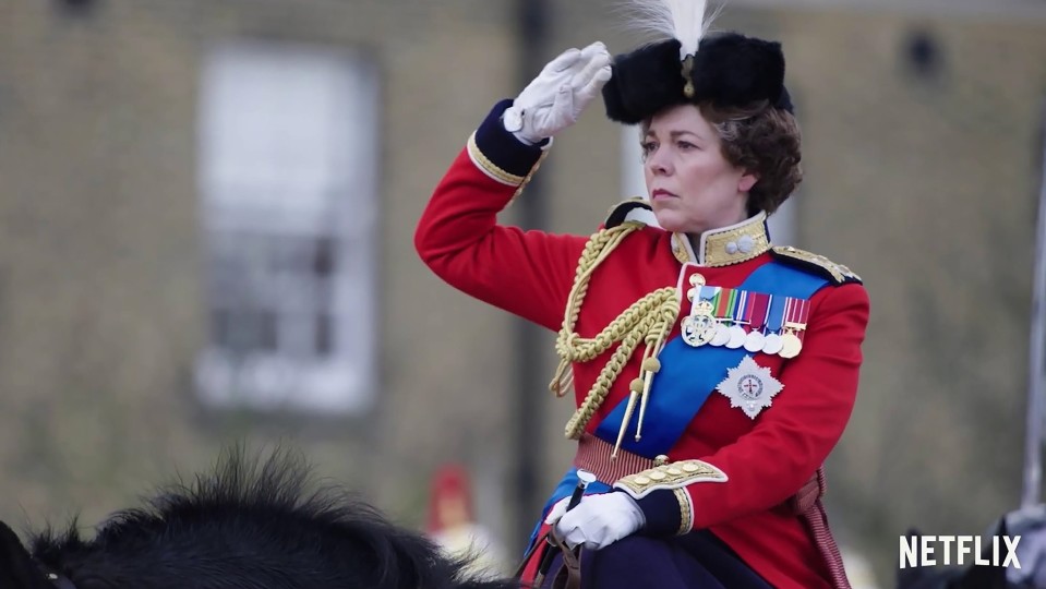 Olivia Colman kuningatar Elisabetin roolissa.