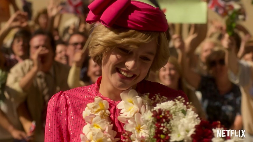 Näyttelijä Emma Corrin prinsessa Dianana.