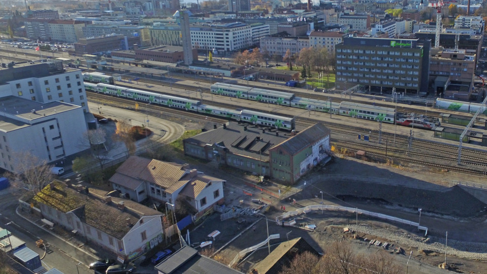 Morkku ja tavara-asema ilmasta katsottuna.