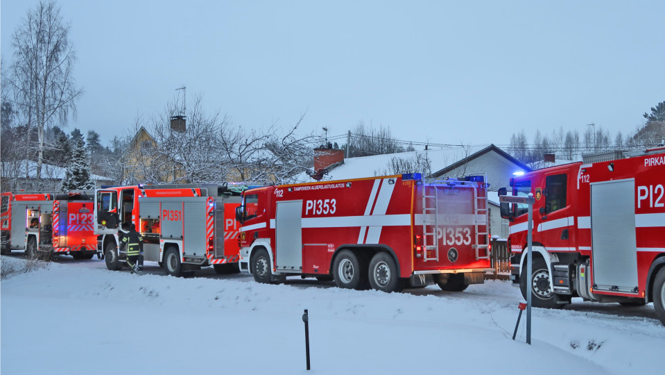 Paloautojen rivi Pälkäneellä