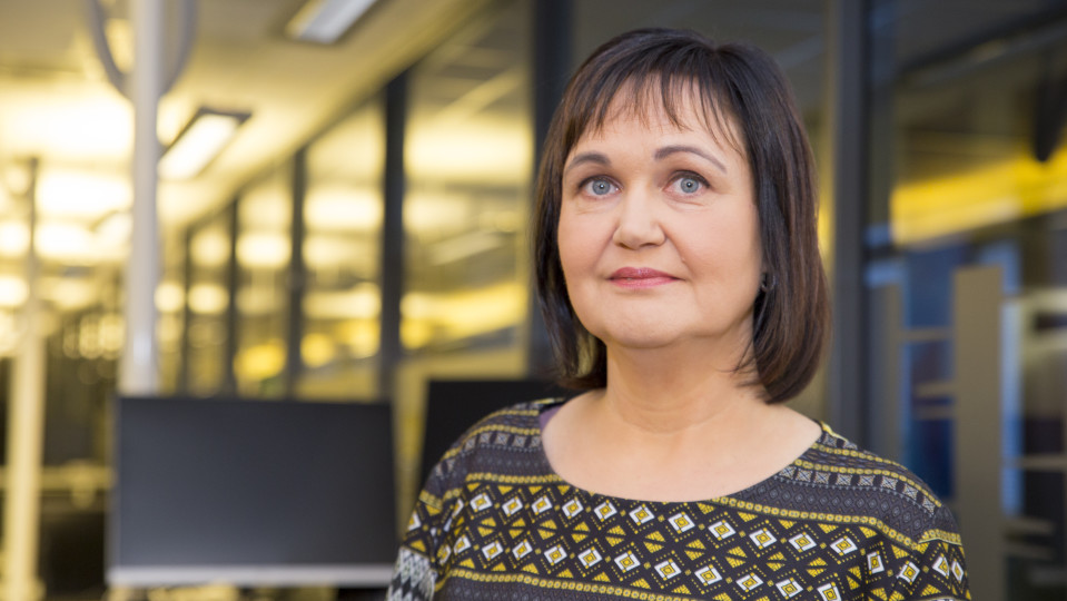 Turvallinen tapaaminen vaatii paljon järjestelyjä varsinaisen tapaamisajan ulkopuolella, joita ei ole huomioitu kilpailuttamisessa, sanoo asiantuntija Johanna Vaitomaa Ensi- ja turvakotien liitosta.