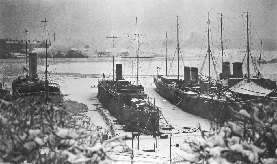 Venäläisiä sota-aluksia Helsingin Pohjoissatamassa talvella 1917-1918.