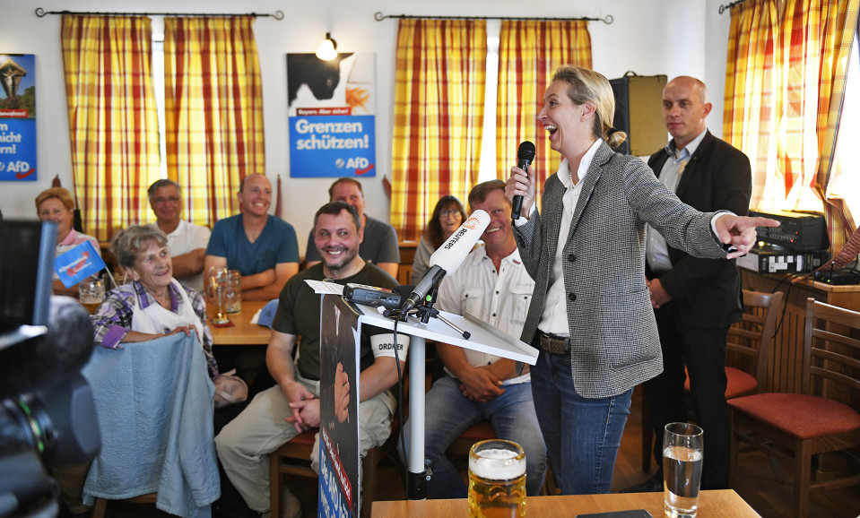 Vaihtoehto Saksalle -puolueen puheenjohtaja Alice Weidel puhuu vaalitilaisuudessa.