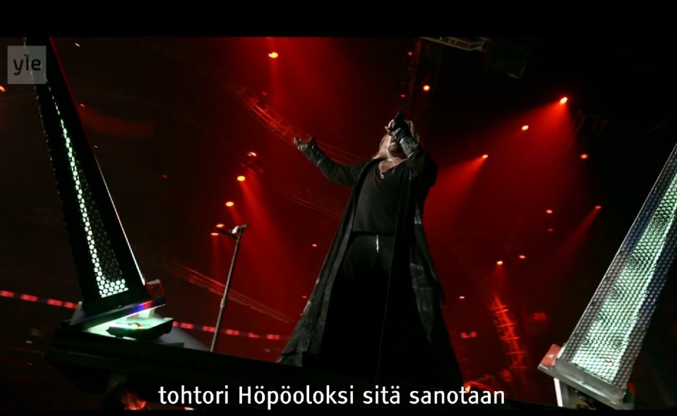 Kuvakaappaus Mötley Crüe -dokumentista ja Kalle Niemen käännöksestä.