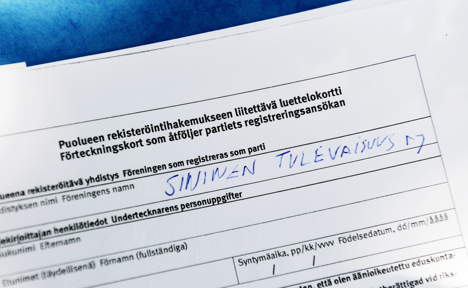 Kannattajakortteja Sininen tulevaisuus -puolueen rekisteröimistä varten.