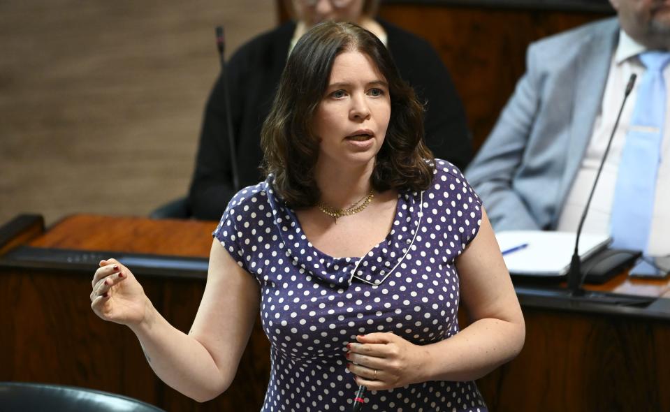 Anna Kontula eduskunnassa.