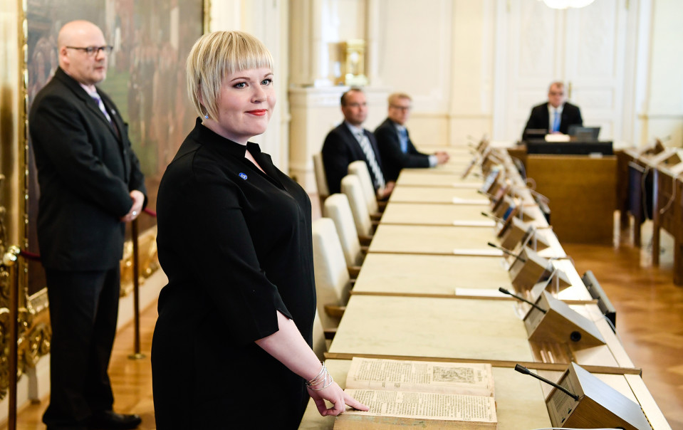 Tasavallan presidentti nimittää kansanedustaja Annika Saarikon perhe- ja peruspalveluministeriksi