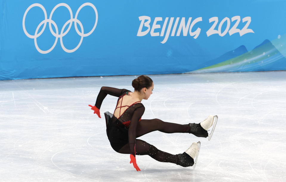 Kamila Valjieva kaatui kaikki vaikeat hyppynsä olympialaisten vapaaohjelmassaan.