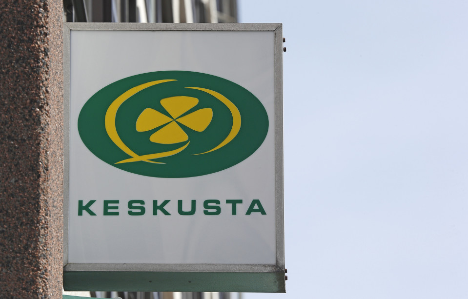 Keskustan logo talon seinässä