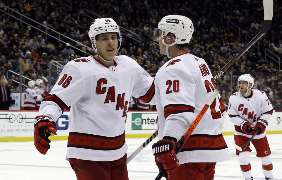 Teuvo Teräväinen och Sebastian Aho.