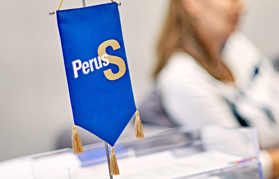 Perussuomalaisten viiri.