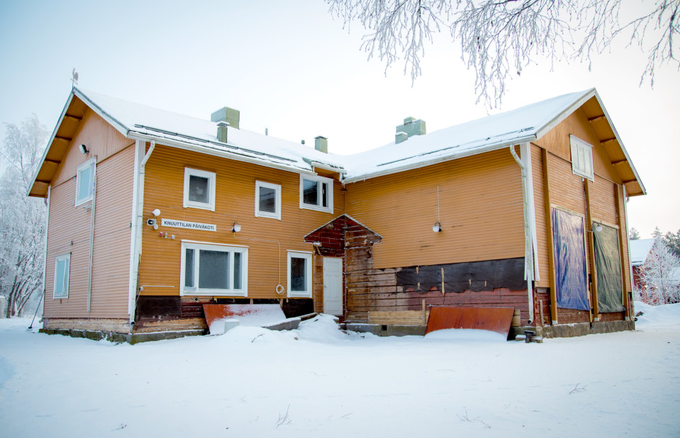 Knuuttilan koulun hinnaksi tuli huutokaupassa 60 600 euroa.