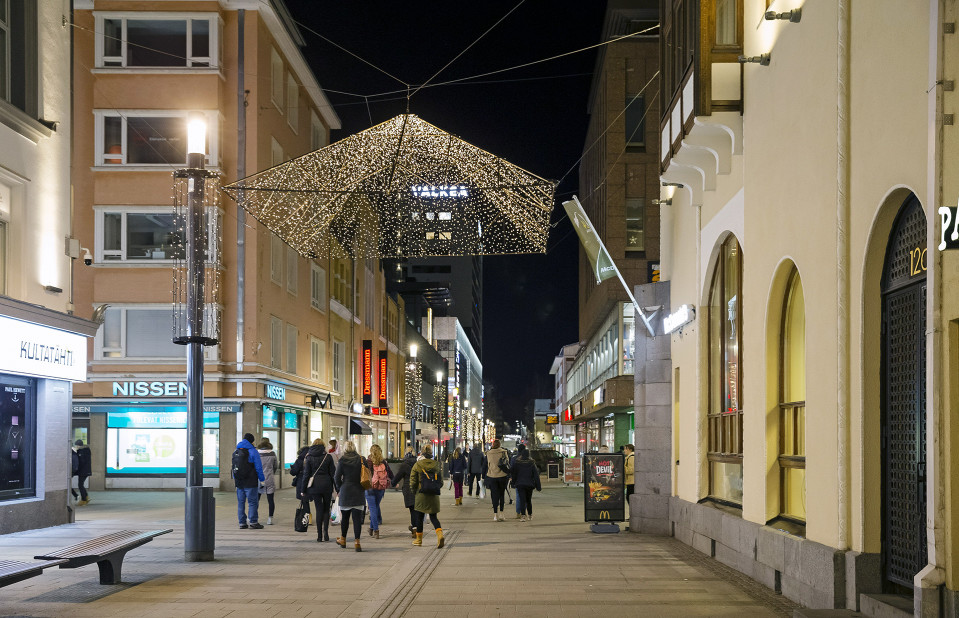 Kävelykatu Rotuaari Oulussa.