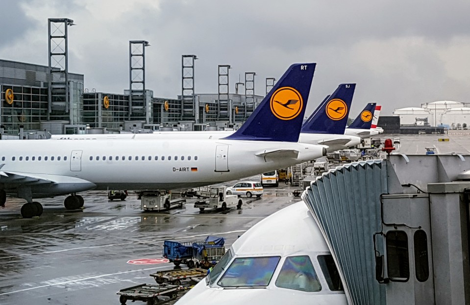 Lufthansan lentokoneita Frankfurtin lentokentällä Saksassa.