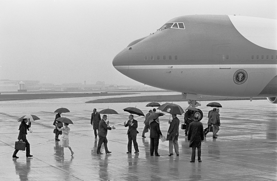 George Bush lähdössä Lontoon kentältä G7-kokouksen jälkeen vuonna 1991.