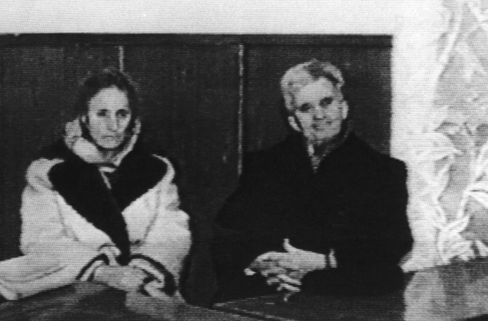 Elena ja Nicolae Causescu ennen teloitustaan joulukuussa 1989.