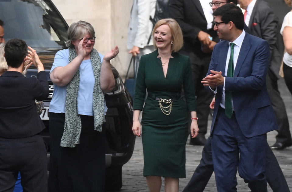 Britannian ulkoministeri Liz Truss iloitsi keskiviikkona pääsystä konservatiivien puheenjohtajakisassa kahden viimeisen ehdokkaan joukkoon.