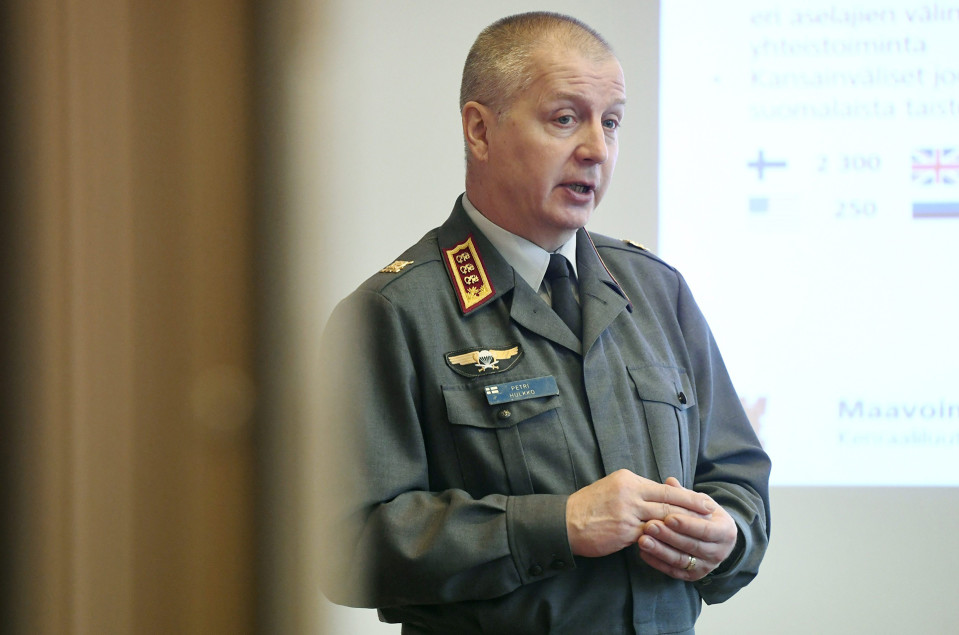 Maavoimien komentaja, kenraaliluutnantti Petri Hulkko.