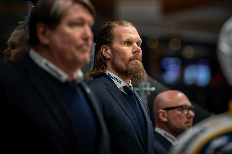 Kuvassa Jukureiden päävalmentaja Olli Jokinen.