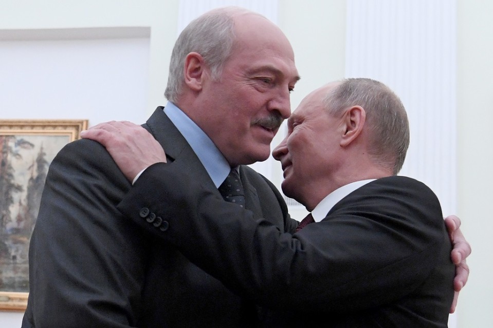 Lukašenka ja Putin halaavat.