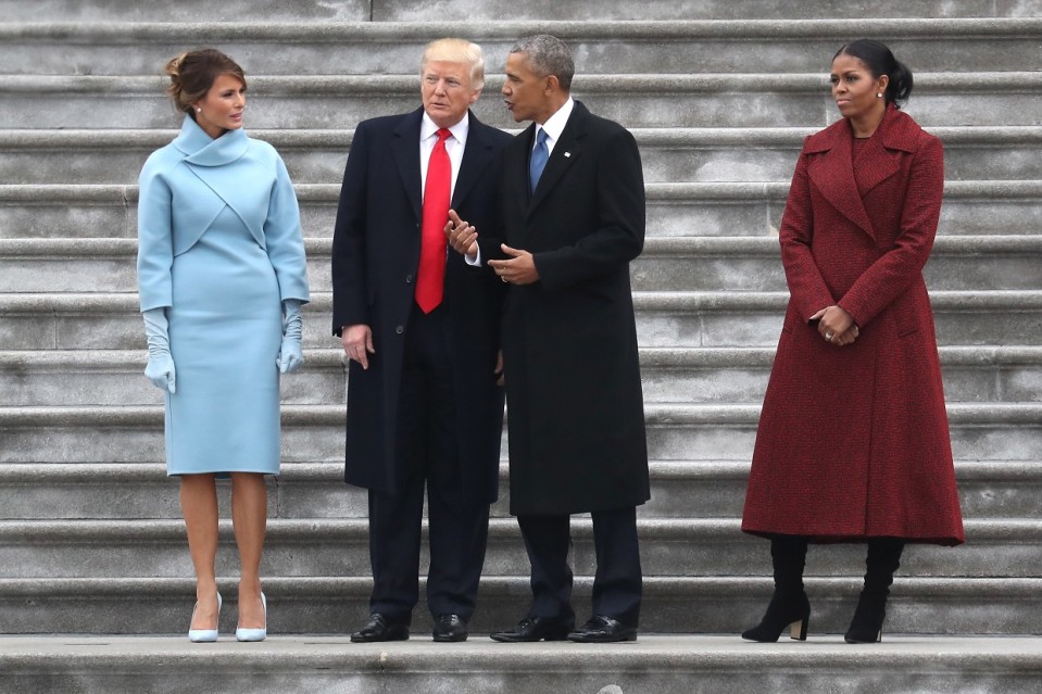 Presidenttiparit kongressin portailla Washingtonissa Trumpin virkaanastujaispäivänä 20. tammikuuta.