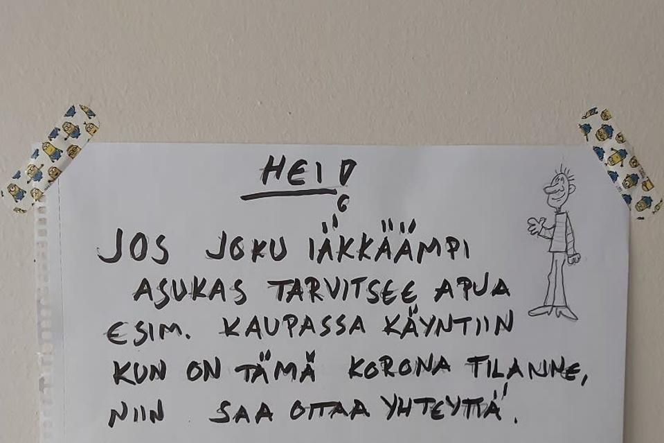 Lappu, jossa Pasi Paunu tarjoaa apuaan