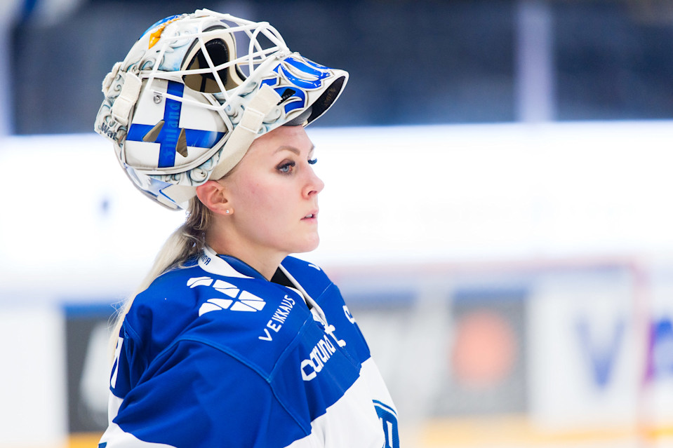 Naisleijonien maalivahti Meeri Räisänen.