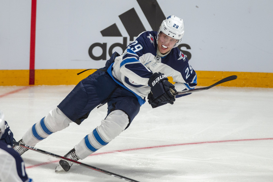 Patrik Laine kuvassa