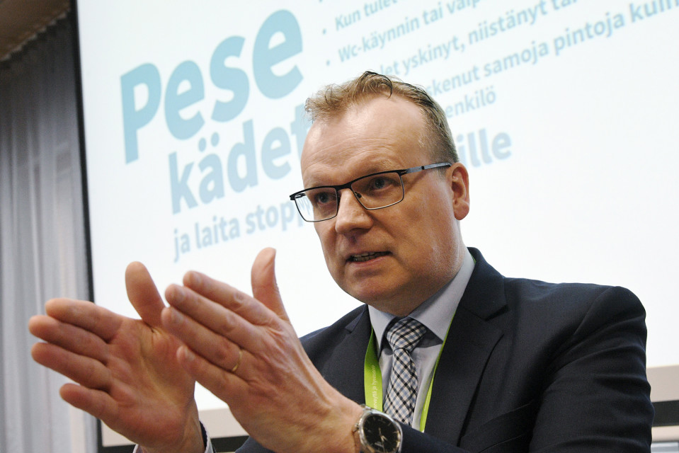 THL:n pääjohtaja Markku Tervahauta THL:n infotilaisuudessa koronaviruksesta.