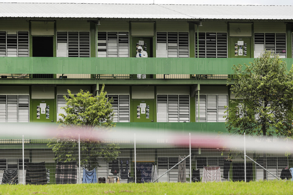 Kuvassa on vierastyöläisten asuntola Singaporessa.