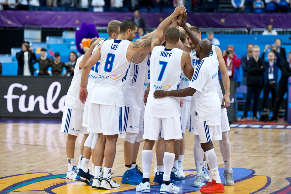 Susijengi Islantia vastaan